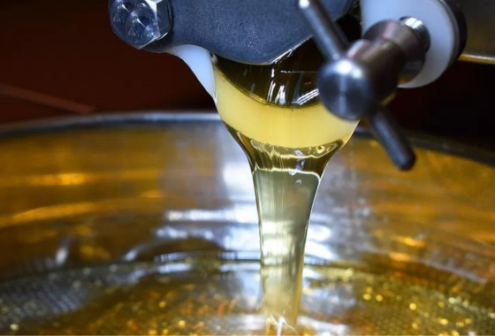Electric honey extractor vs. manual