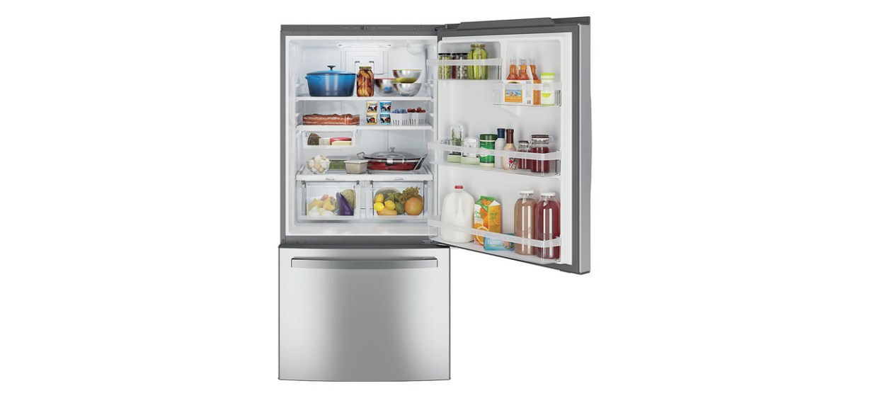GE Bottom-Freezer Refrigerator GE Bottom-Freezer Refrigerator
