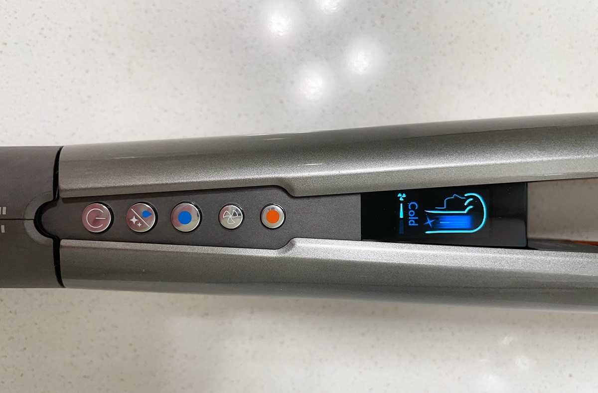 a hair straightener with the word &quot;cold&quot; on its screen