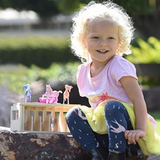 Breyer  Magic Unicorns Wooden Stable Playset