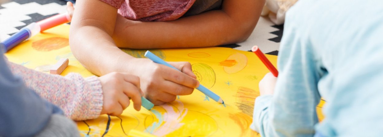 Smart projector helps teach budding little artists how to draw