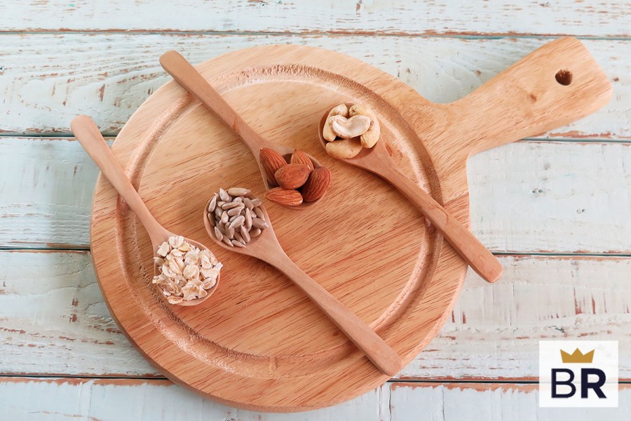 https://cdn8.bestreviews.com/images/v4desktop/image-full-page-600x400/02-small-wooden-spoons-73c55a.jpg?p=w900