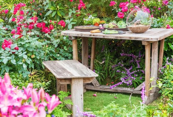 Organize your tools with the best workstations for patios