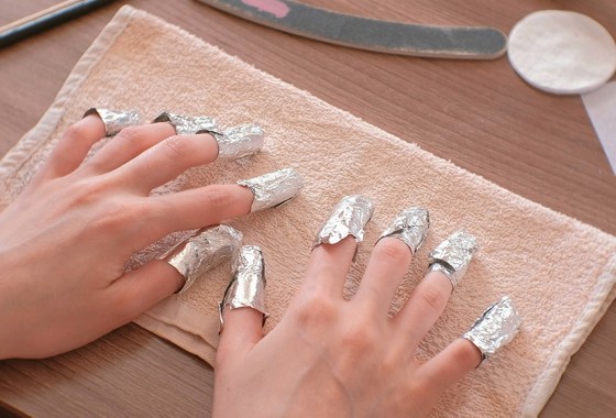 How to remove gel nail polish