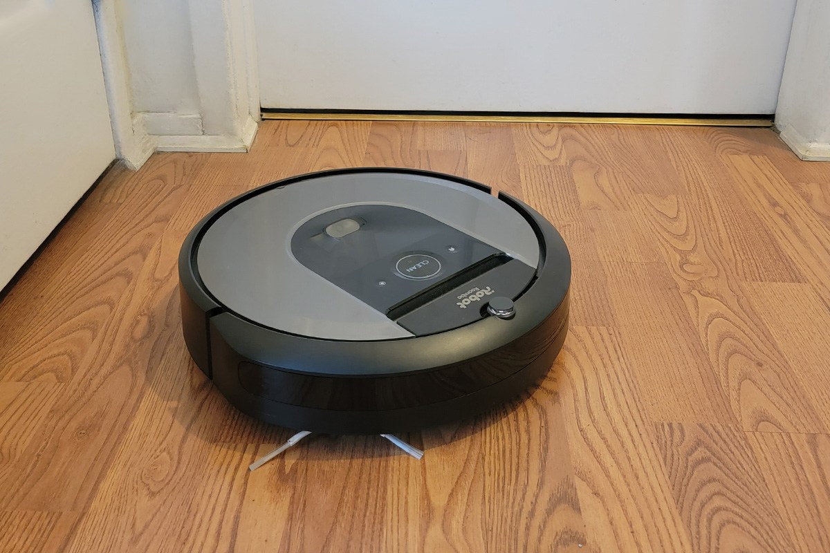 Roomba deals i8+ review