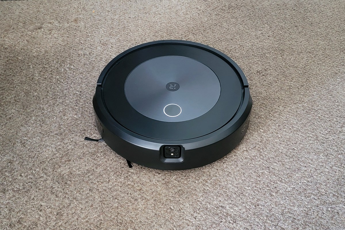 iRobot Roomba j7+ cleaning carpet