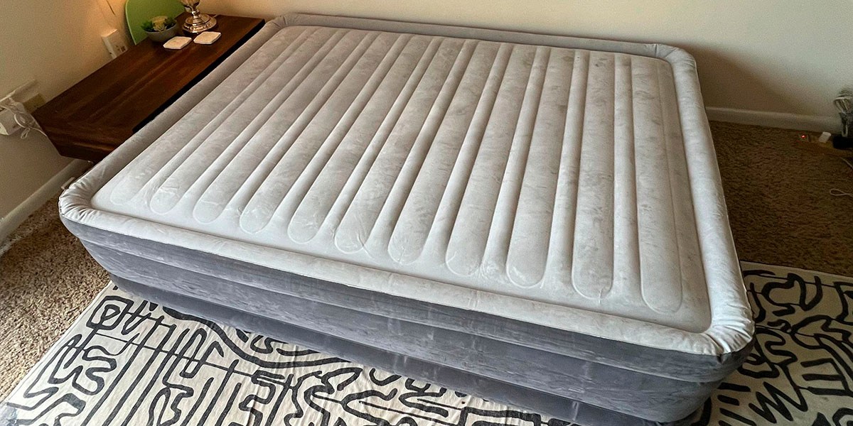 Intex Dura-Beam Deluxe Comfort-Plush Luxury Air Mattress