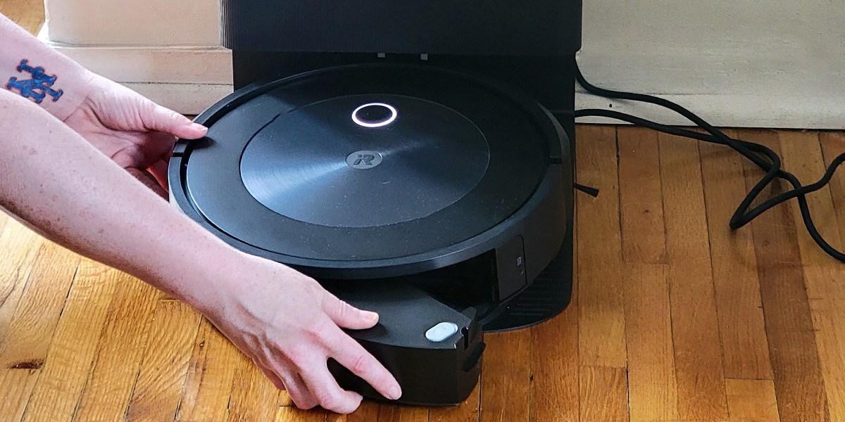 j7+  on charging dock