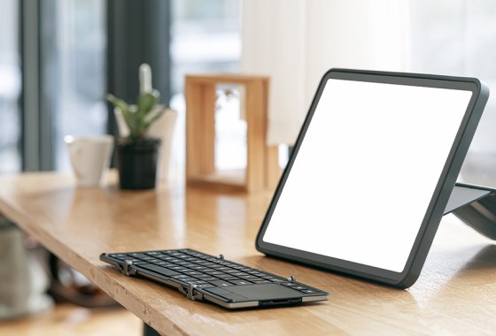 Lepow portable monitor vs. AOC portable monitor