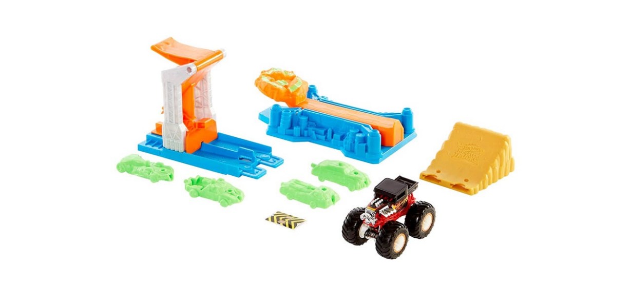 Hot Wheels Monster Trucks Stunt Tire Playset with 1:64 Scale Toy Car &  Tiger Shark Truck